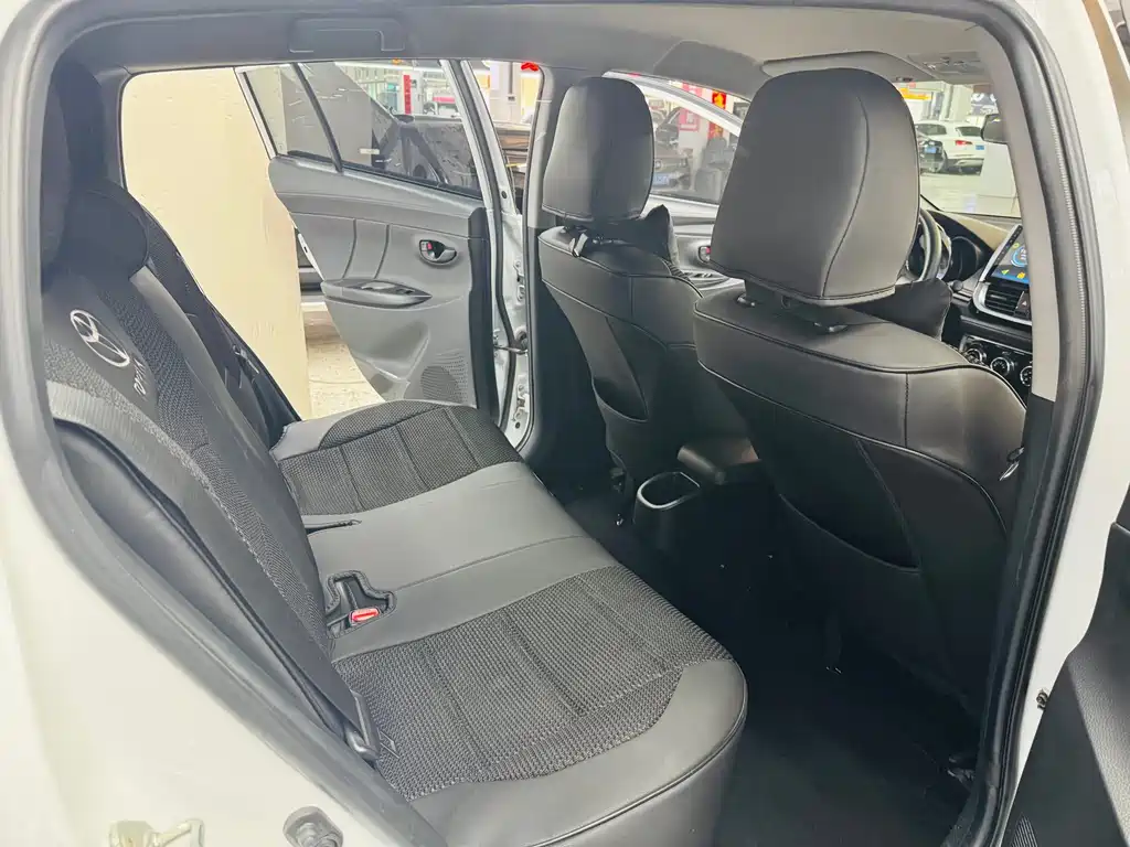 Toyota Yaris L — миниатюра 6