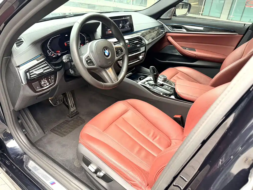 BMW 5 Series — миниатюра 11