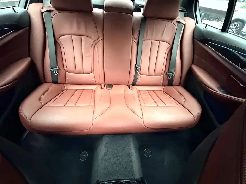 BMW 5 Series — миниатюра 13