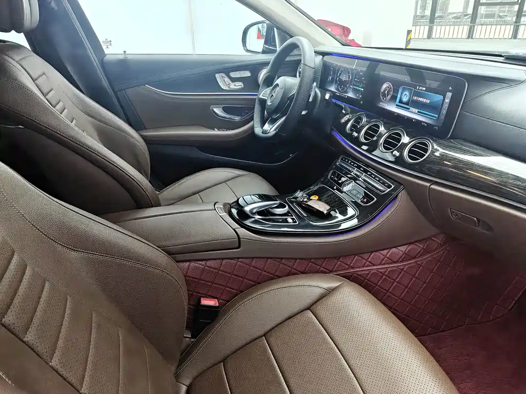 Mercedes-Benz E-Class — миниатюра 6