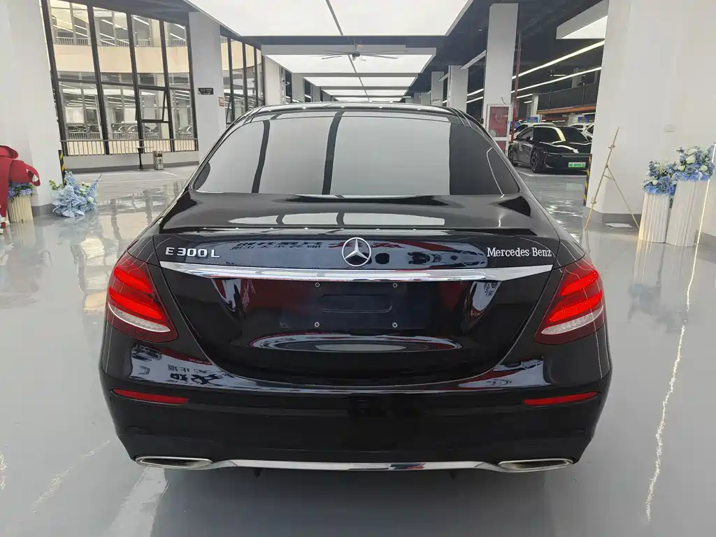 Mercedes-Benz E-Class — миниатюра 12