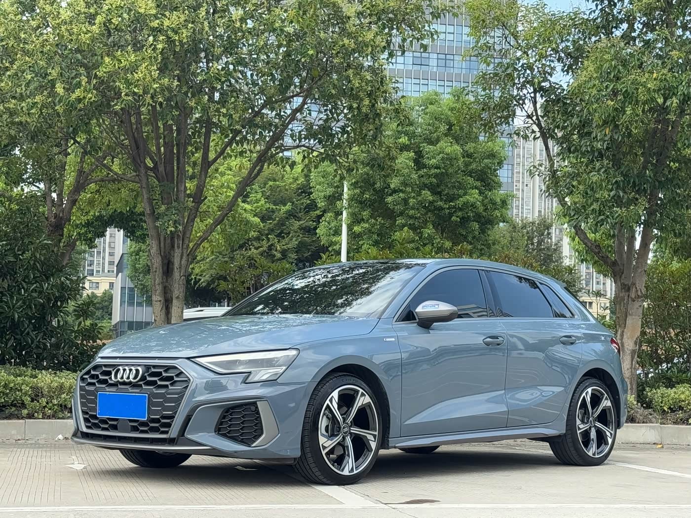 Audi A3 1.4 л 2023 г. Серебристо-серый, пробег 40000 км