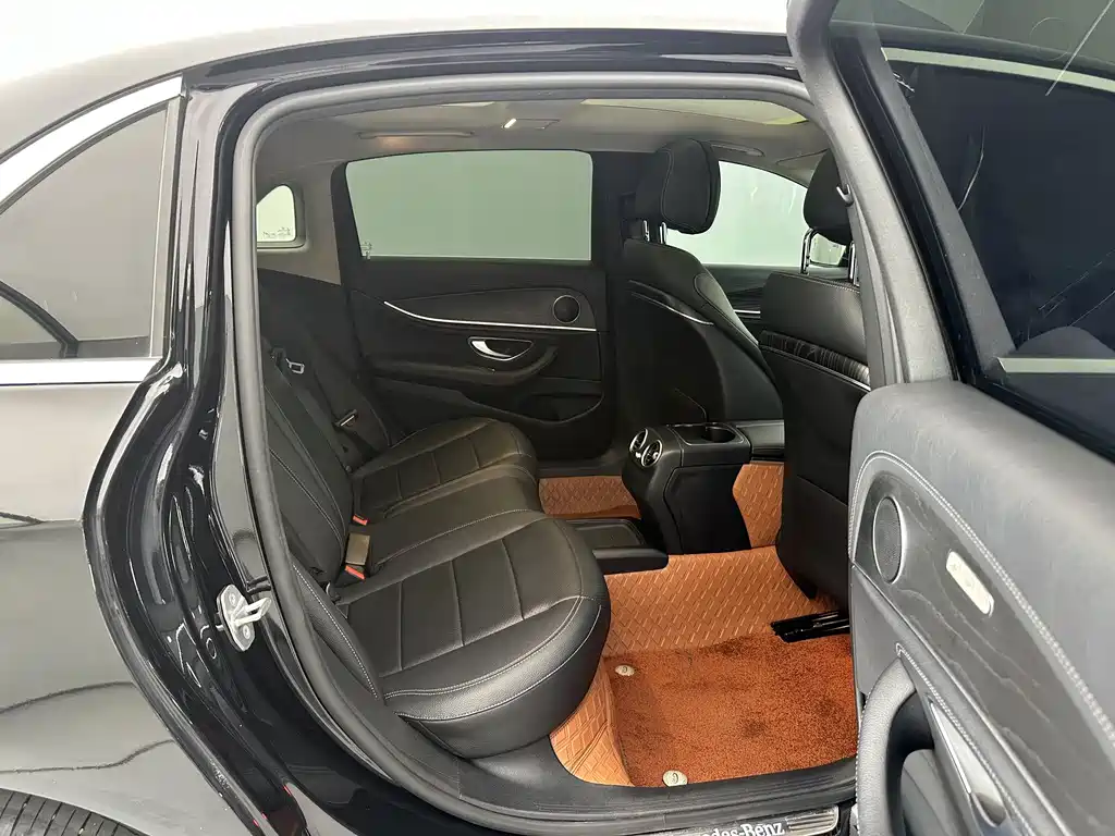 Mercedes-Benz E-Class — миниатюра 12