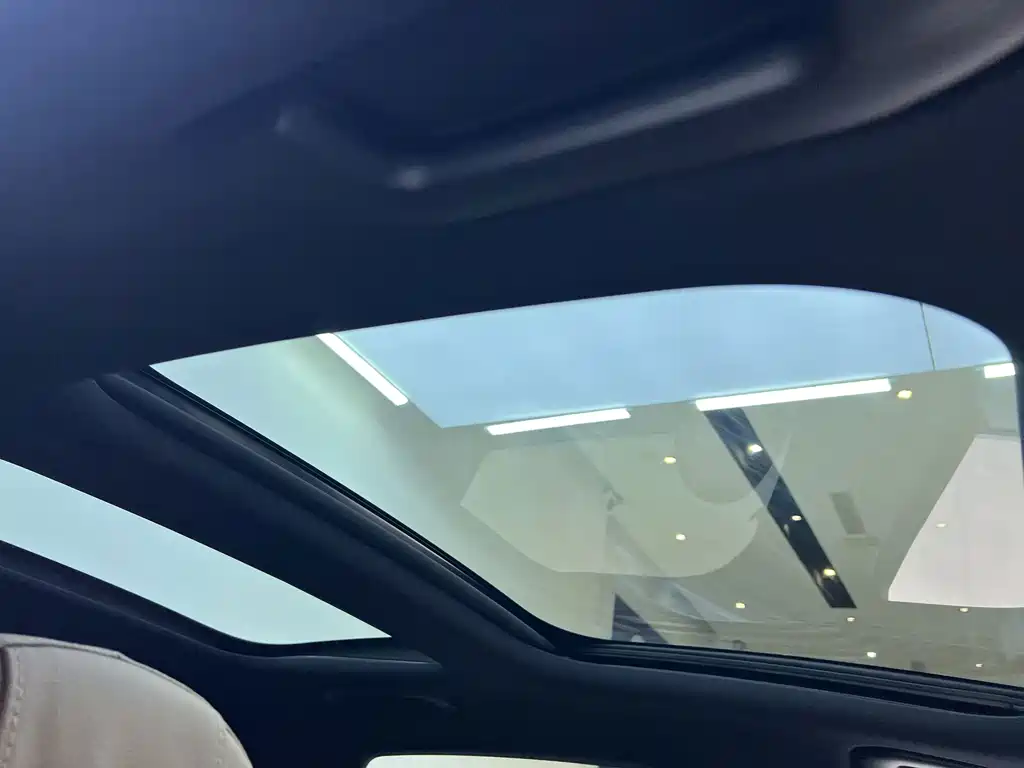 Mercedes-Benz E-Class — миниатюра 13