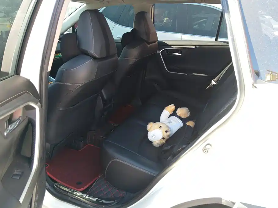 Toyota RAV4 — миниатюра 11