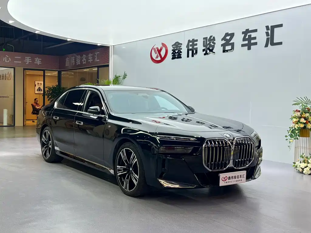 BMW 7 Series — миниатюра 4