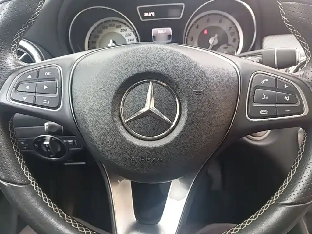 Mercedes-Benz GLA — миниатюра 11