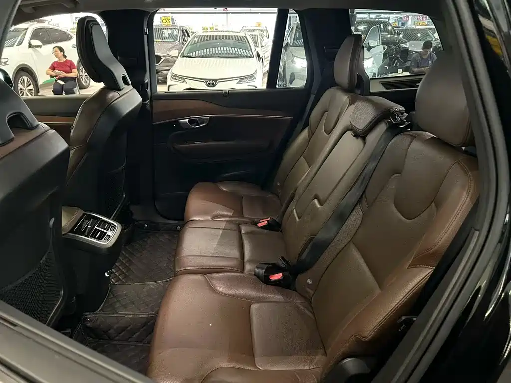 Volvo XC90 — миниатюра 4