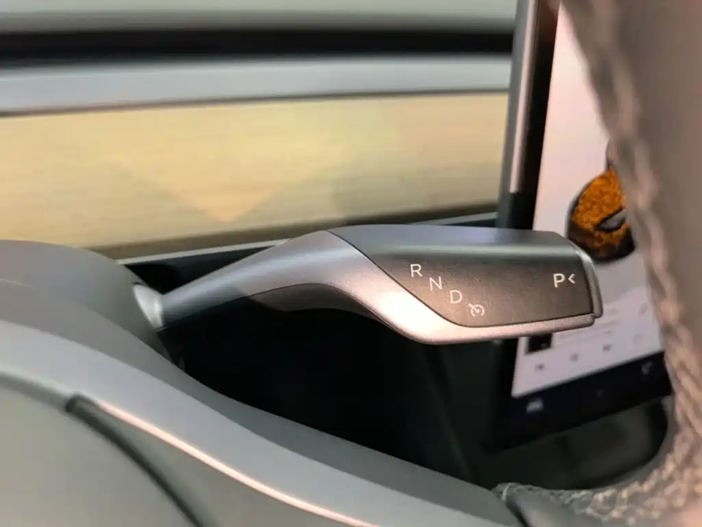 Tesla Model Y — миниатюра 14