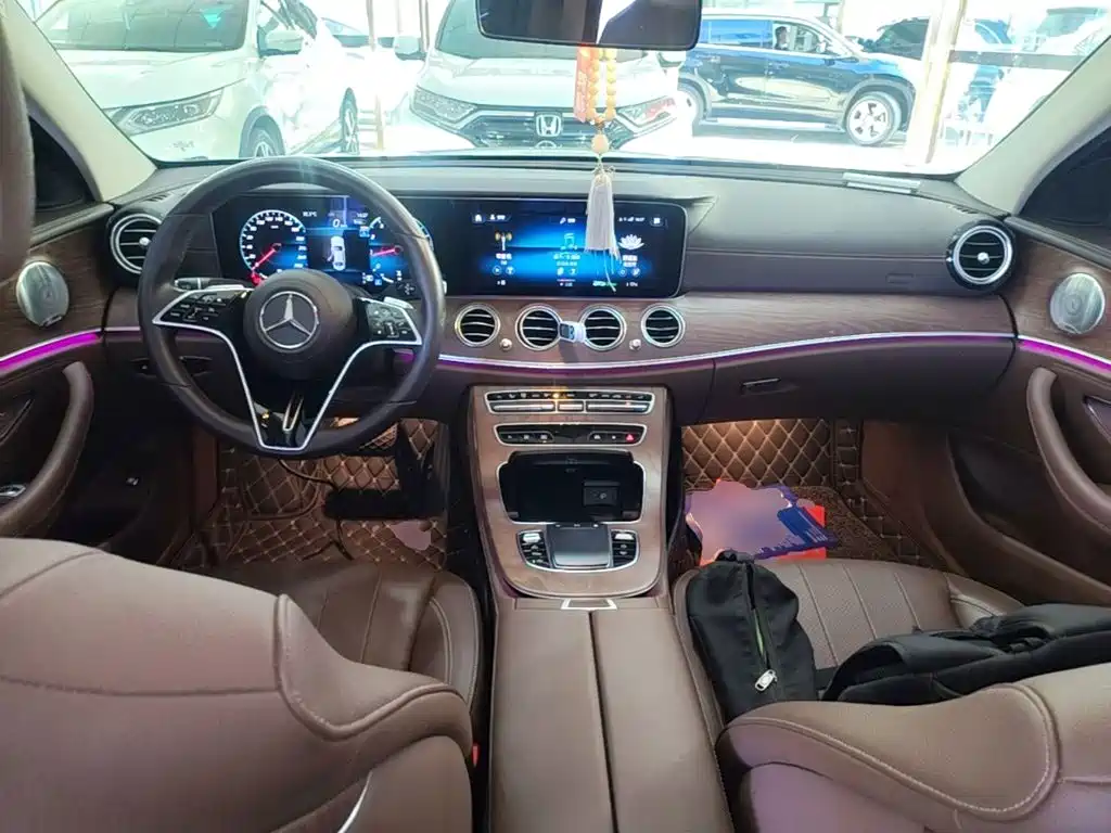 Mercedes-Benz E-Class — миниатюра 10