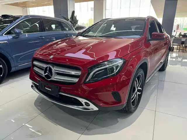 MERCEDES-BENZ GLA