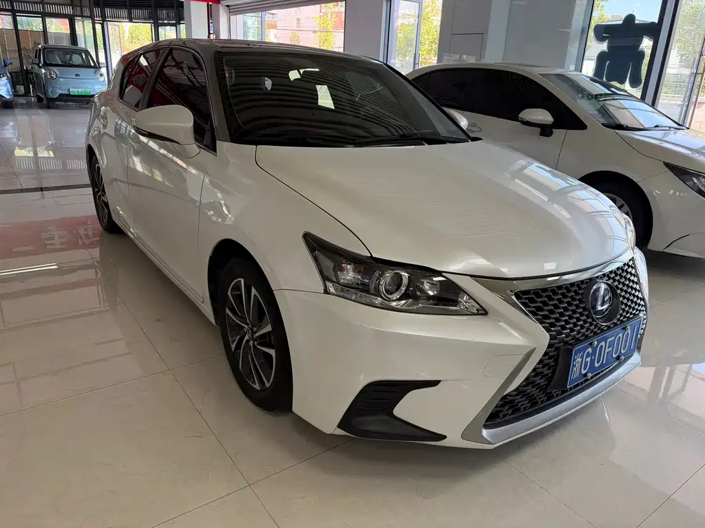 Lexus CT — миниатюра 3