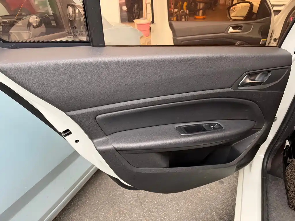 Peugeot 408 — миниатюра 22