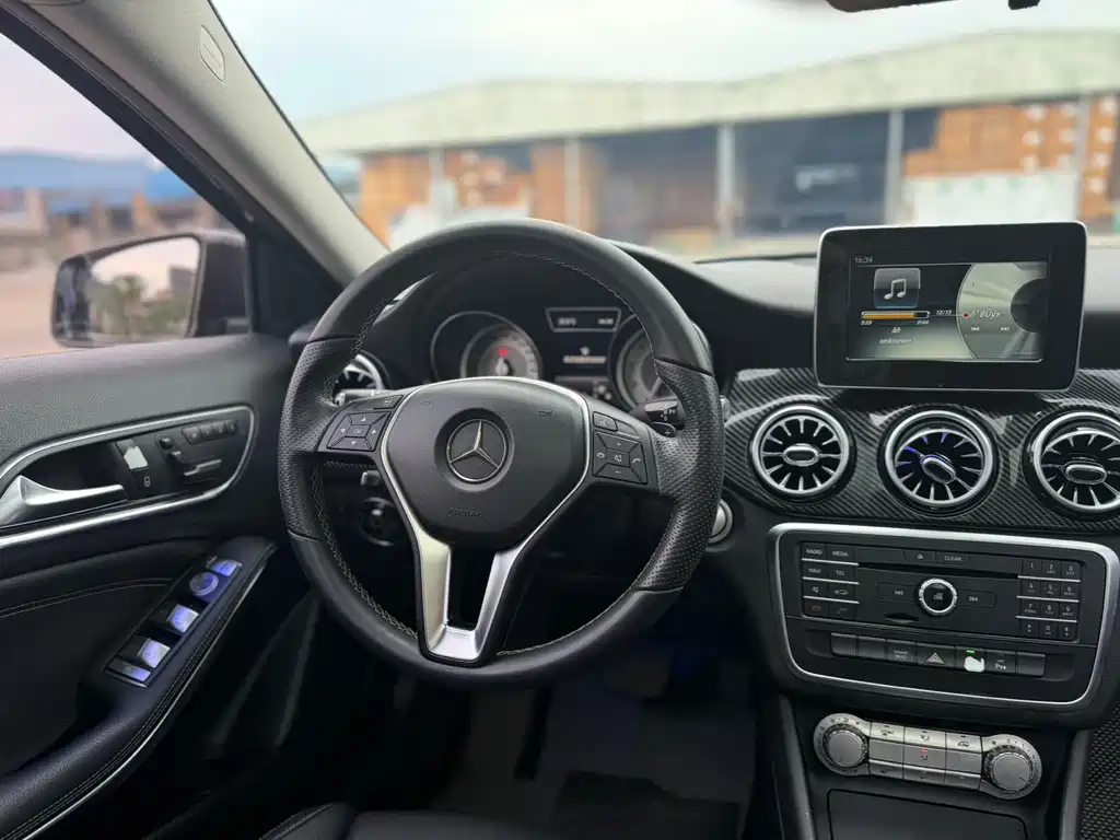 Mercedes-Benz GLA — миниатюра 10
