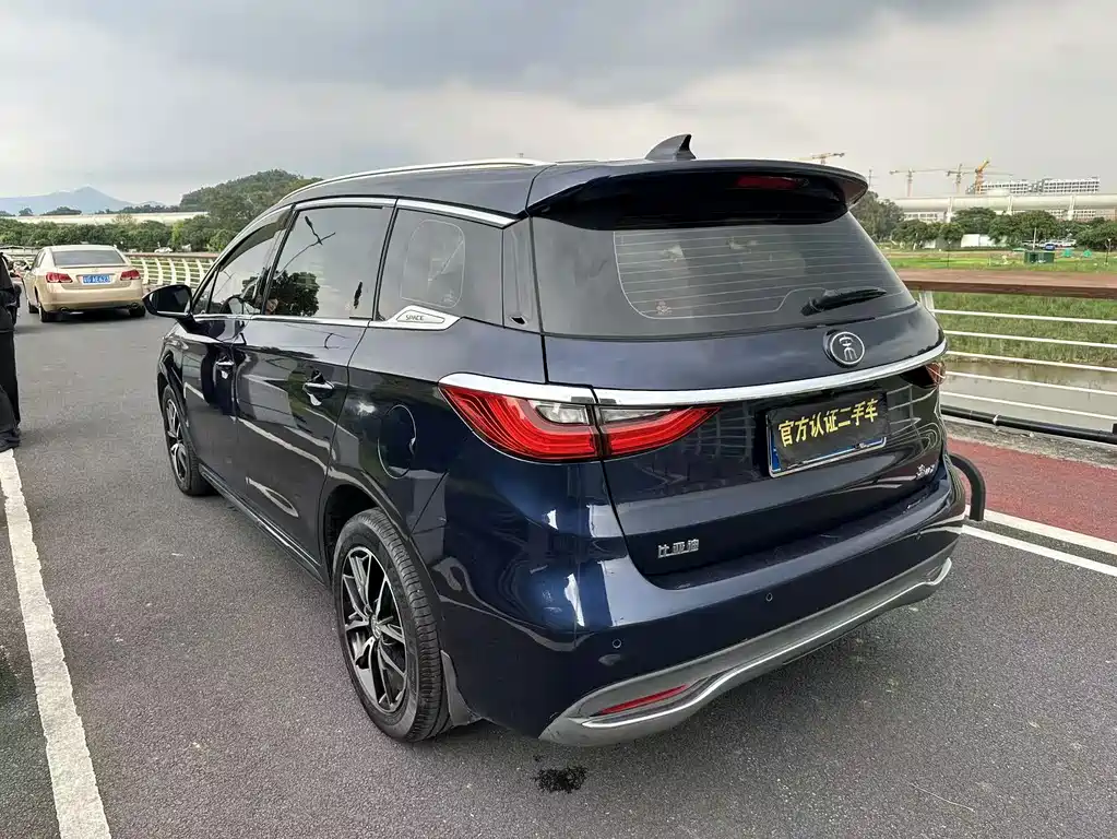 BYD MAX — миниатюра 5