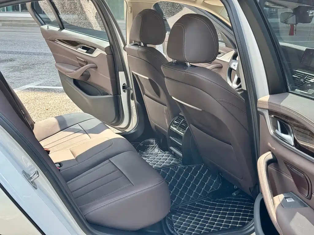 BMW 5 Series — миниатюра 12