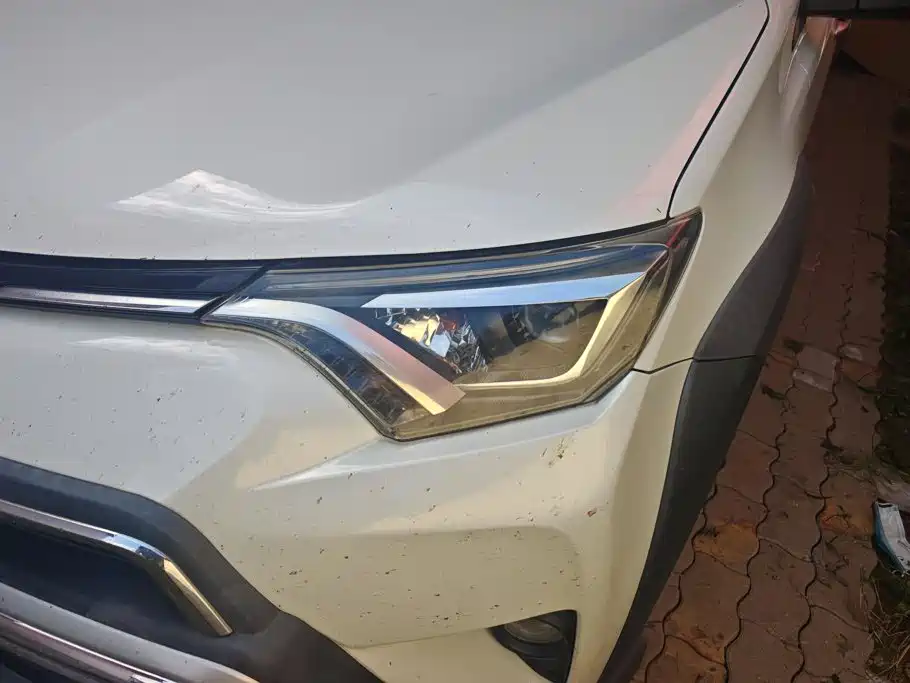 Toyota RAV4 — миниатюра 5