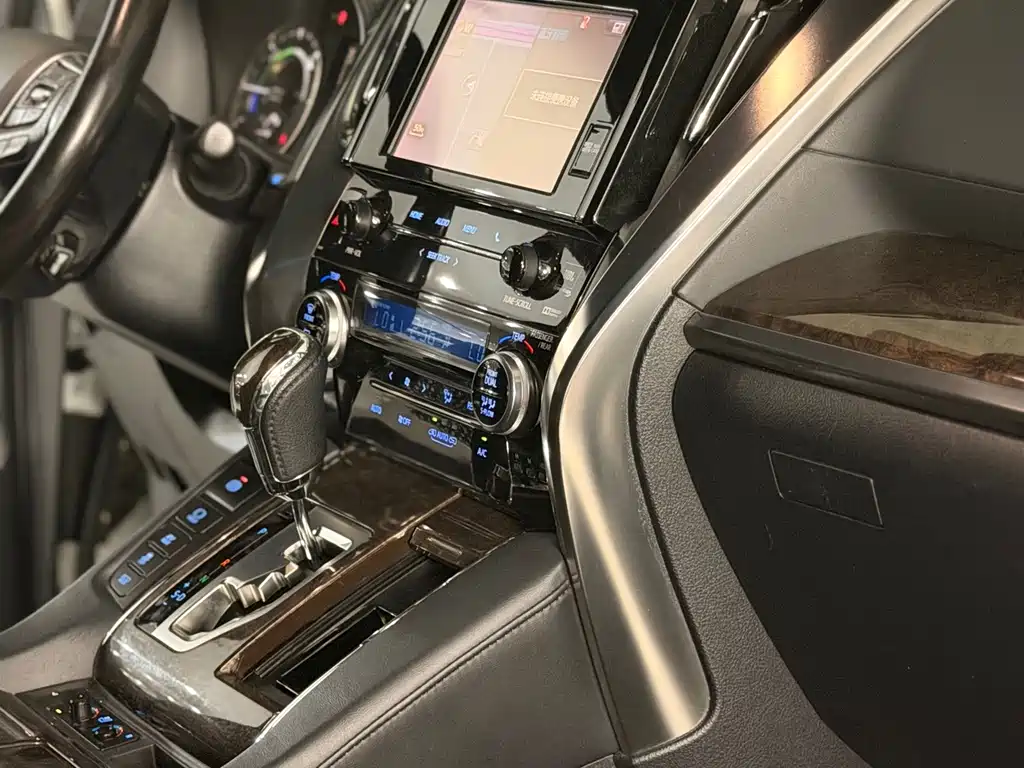 Toyota Vellfire — миниатюра 9