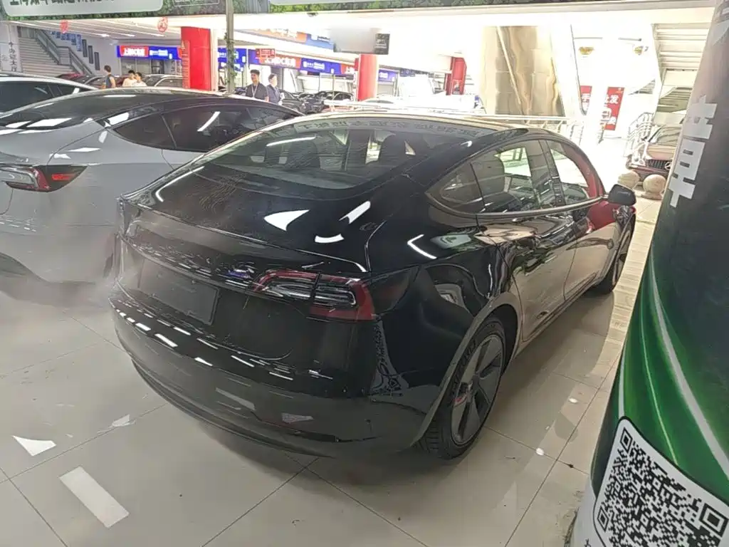 Tesla Model 3 — миниатюра 7