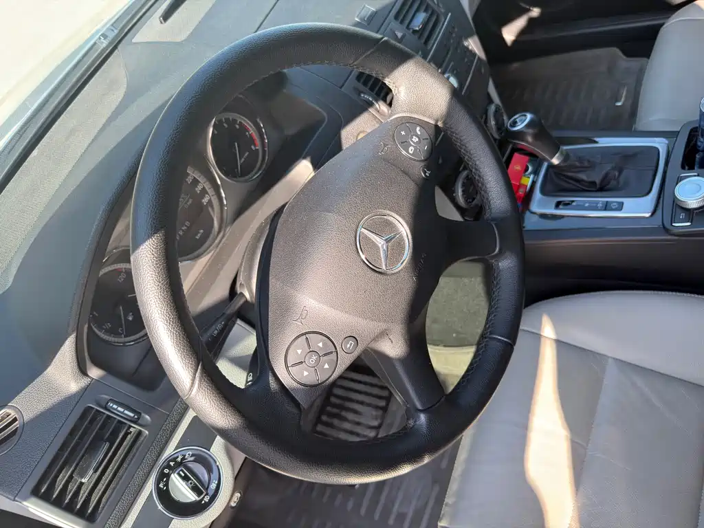Mercedes-Benz C-Class — миниатюра 4