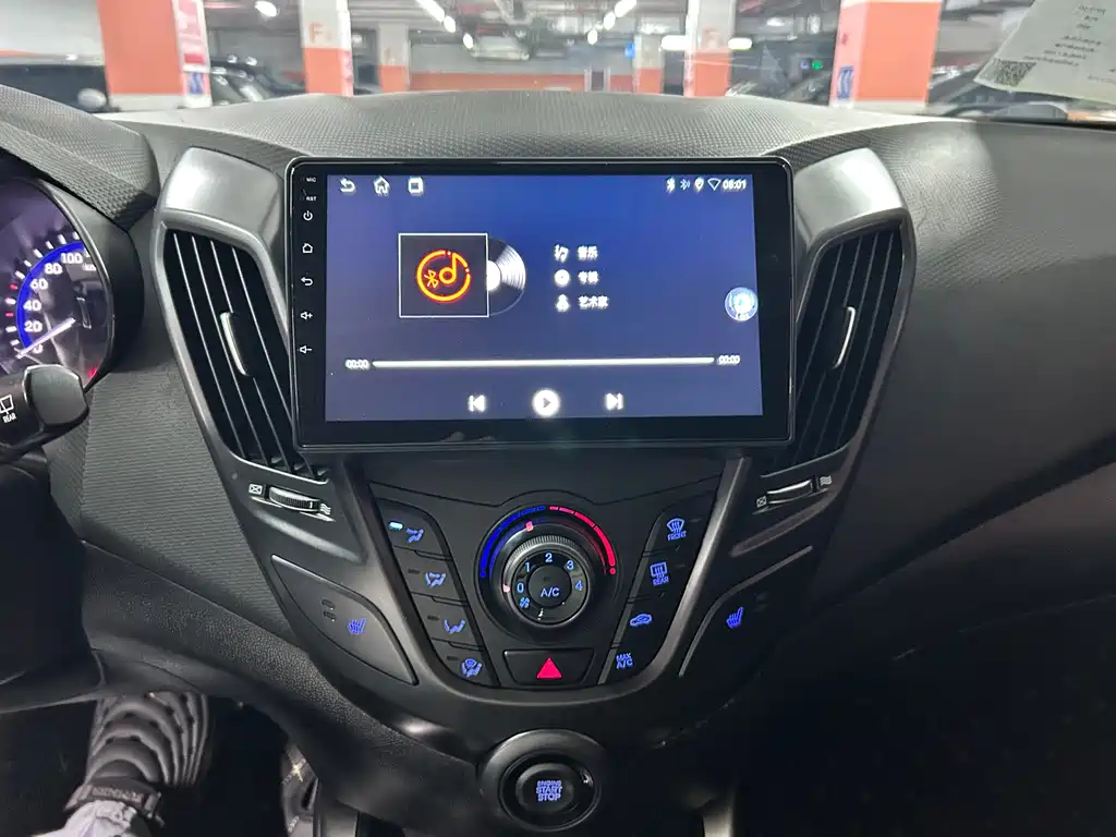 Hyundai Veloster — миниатюра 11