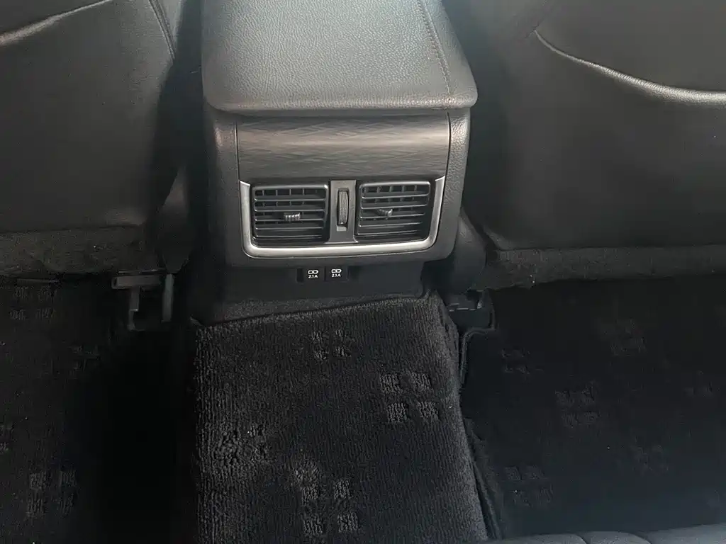 Toyota Camry — миниатюра 9