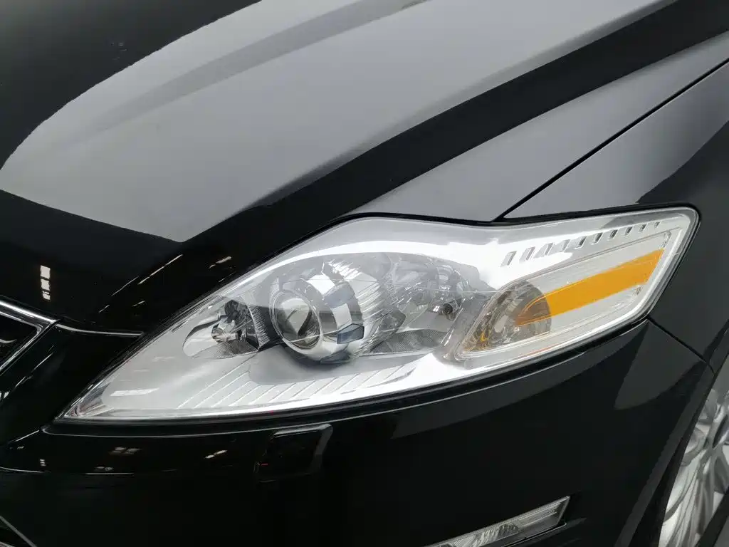 Ford Mondeo — миниатюра 7