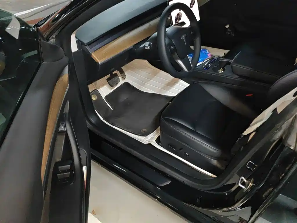 Tesla Model 3 — миниатюра 12