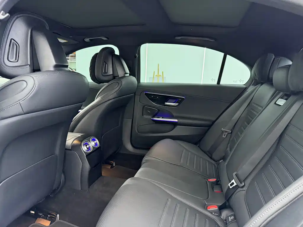 Mercedes-Benz C-Class — миниатюра 11