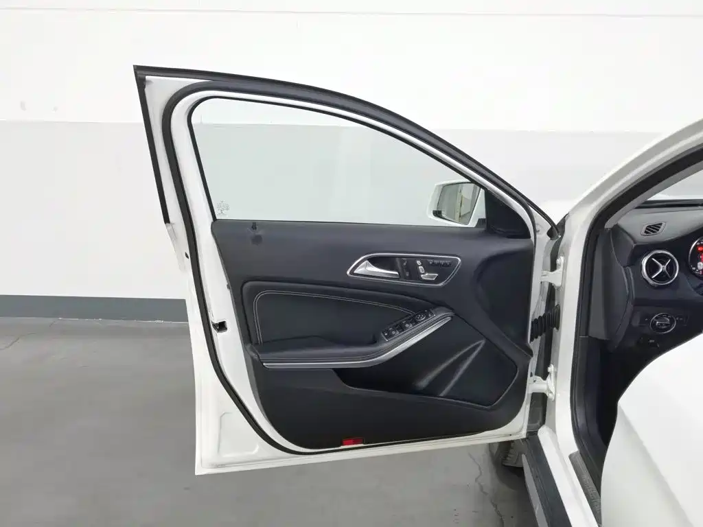 Mercedes-Benz GLA — миниатюра 8