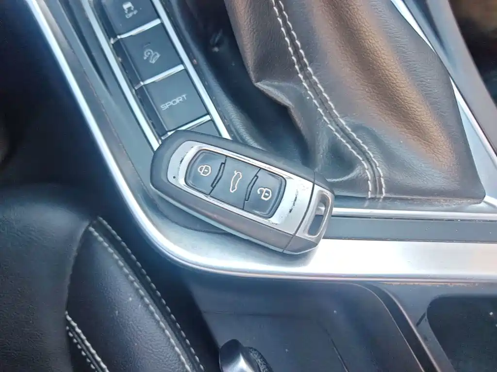 Geely Vision X3 — миниатюра 9