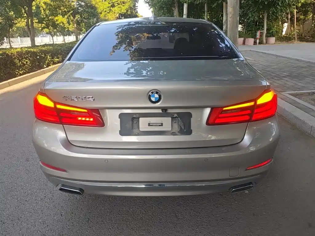 BMW 5 Series — миниатюра 6