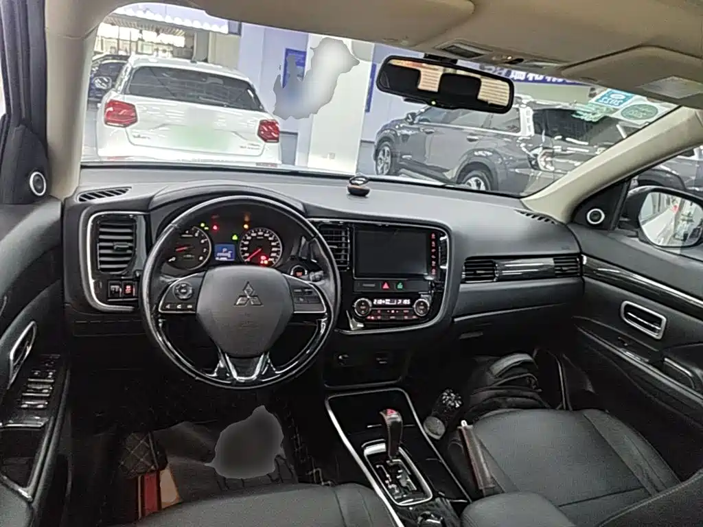 Mitsubishi Outlander — миниатюра 6