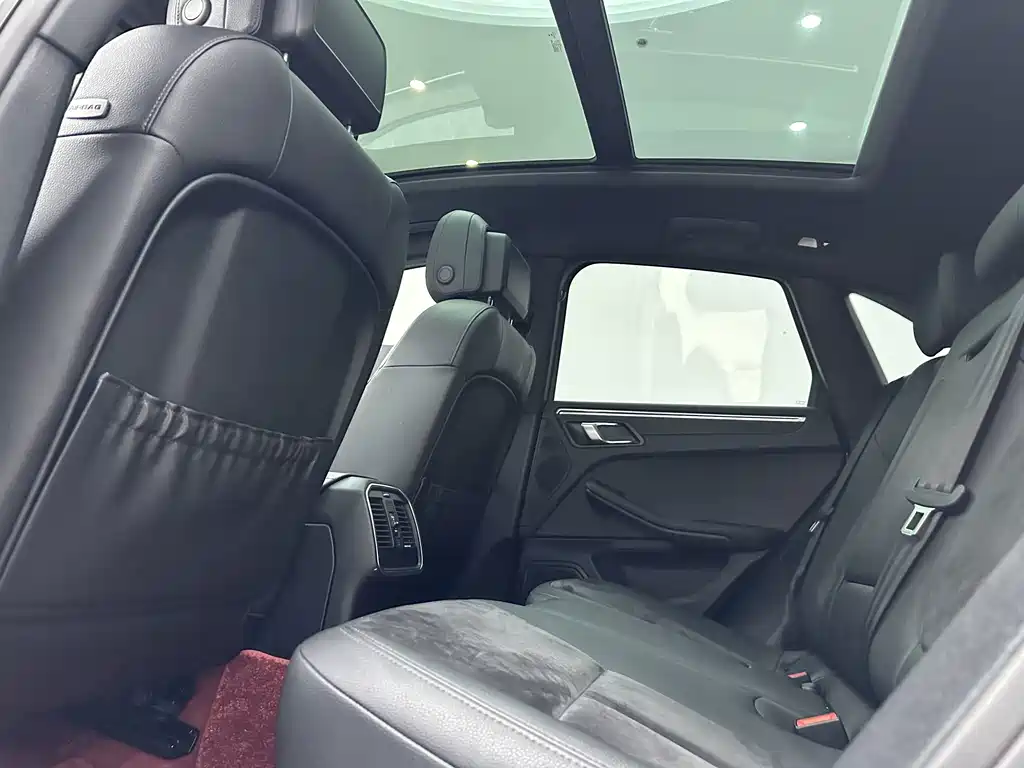 Porsche Macan — миниатюра 15