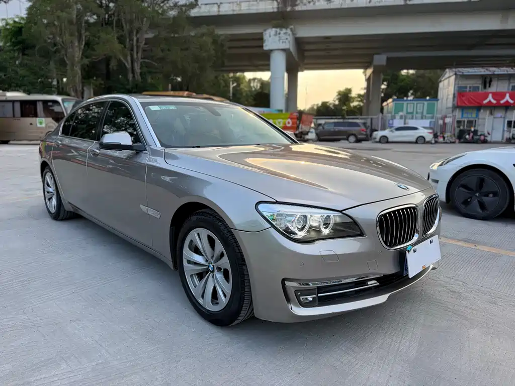 BMW 7 Series — миниатюра 4
