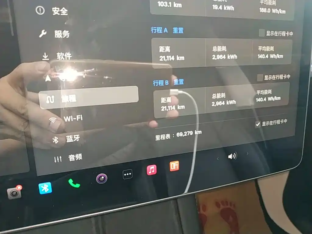 Tesla Model Y — миниатюра 12