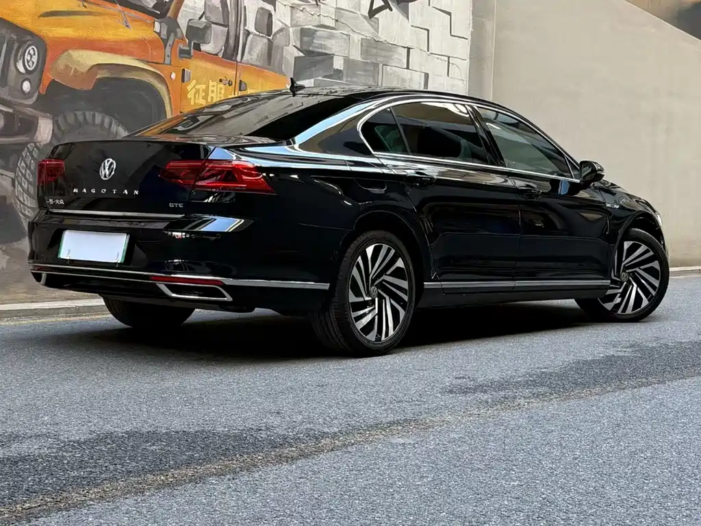 Volkswagen Magotan PHEV — миниатюра 2