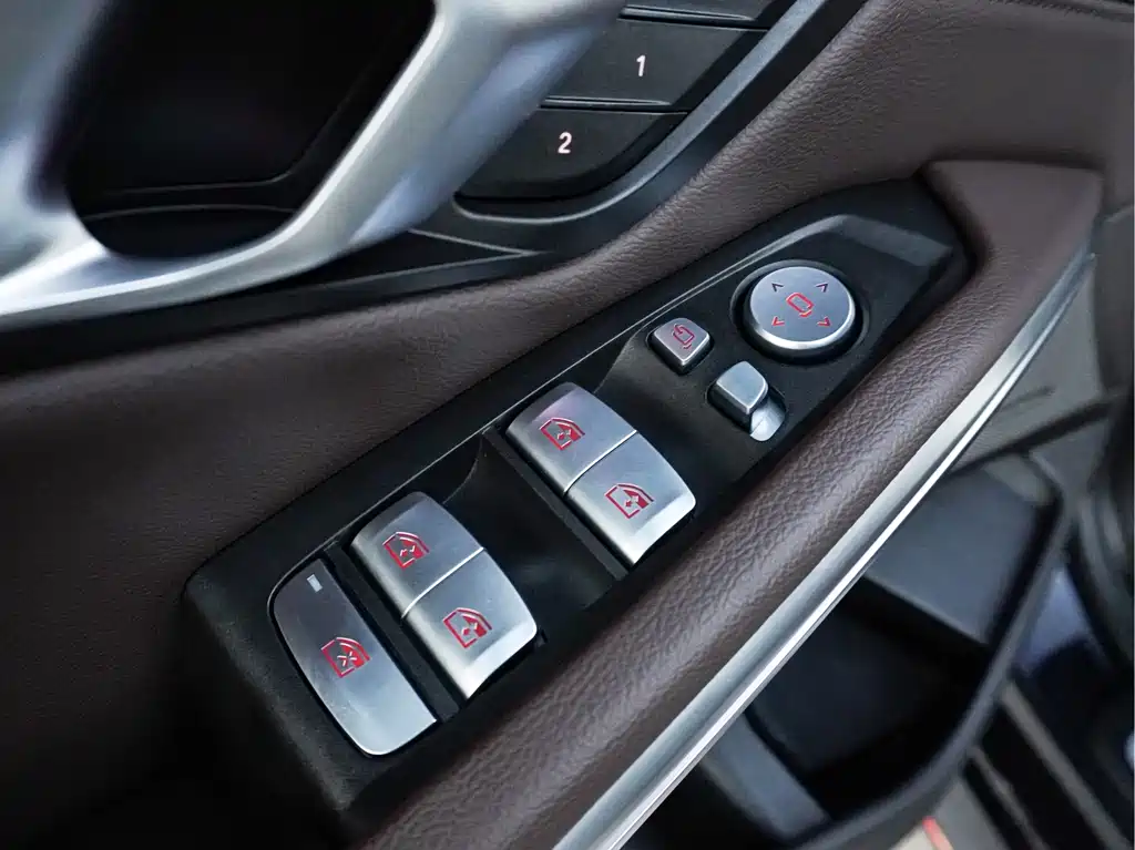 BMW 3 Series — миниатюра 10