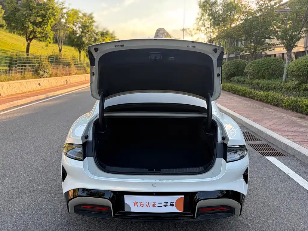 Xiaomi SU7 — миниатюра 8
