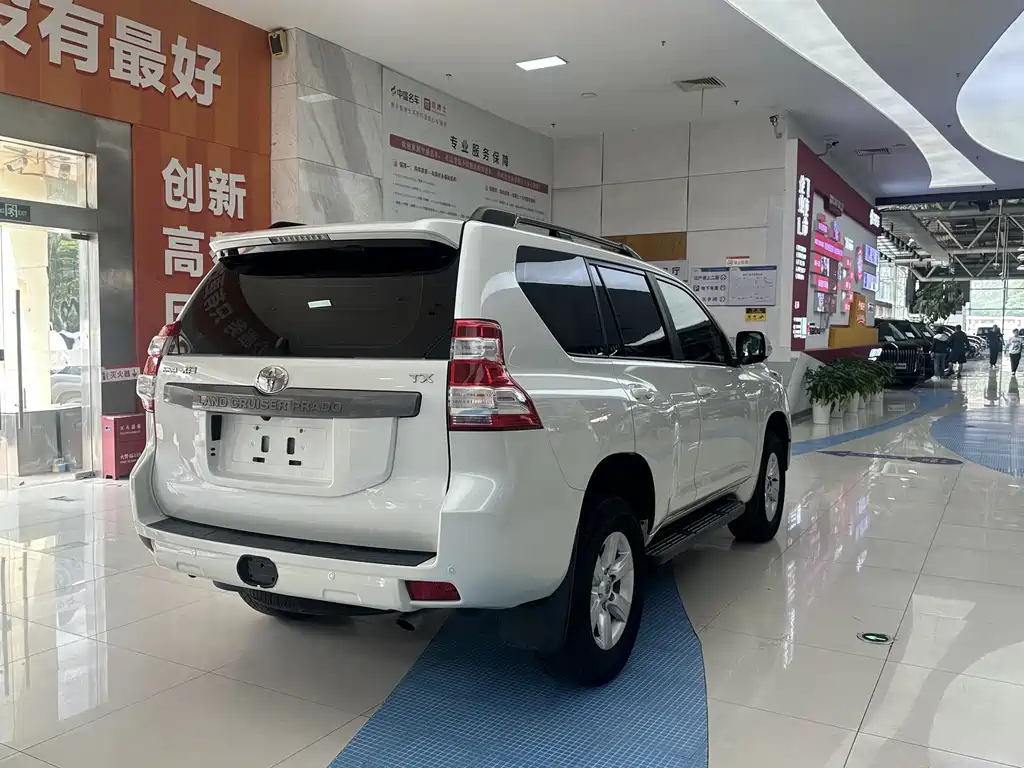 Toyota Land Cruiser Prado 2016 2.7L AT Standard