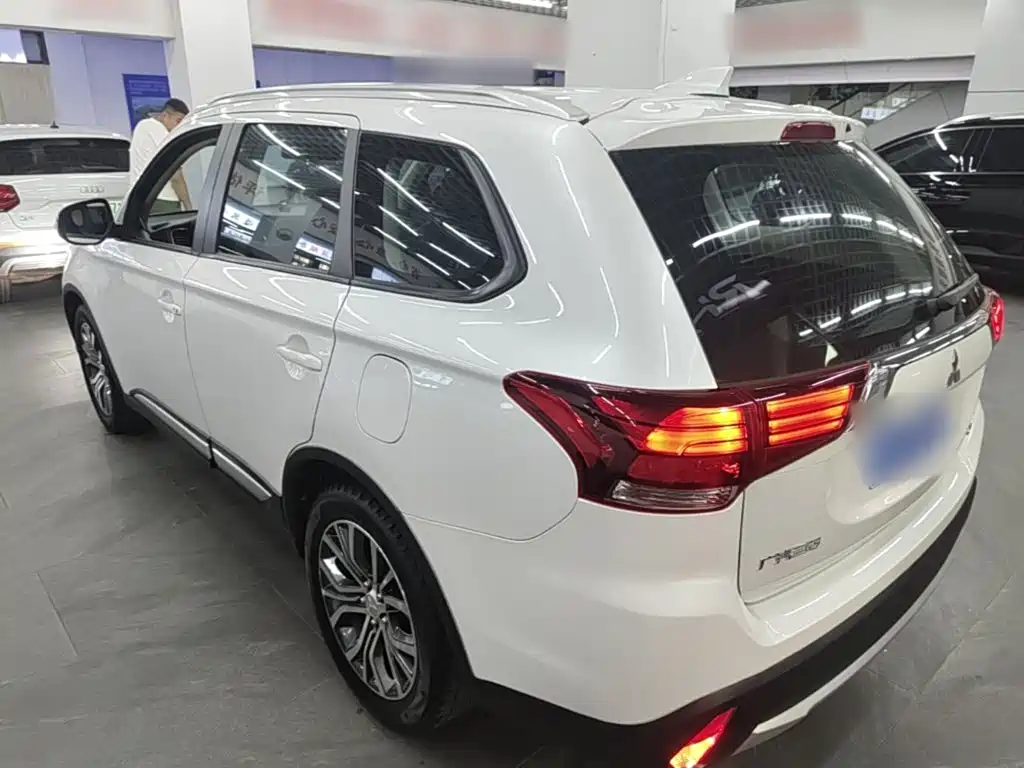 Mitsubishi Outlander — миниатюра 23