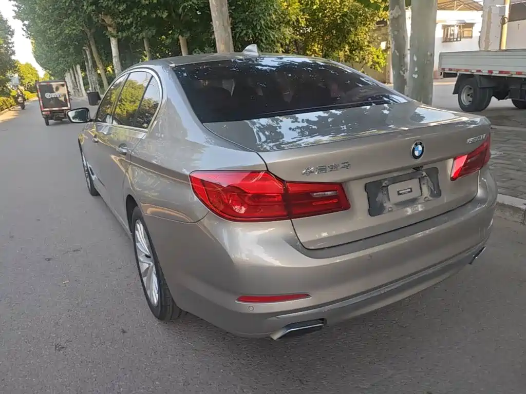 BMW 5 Series — миниатюра 5