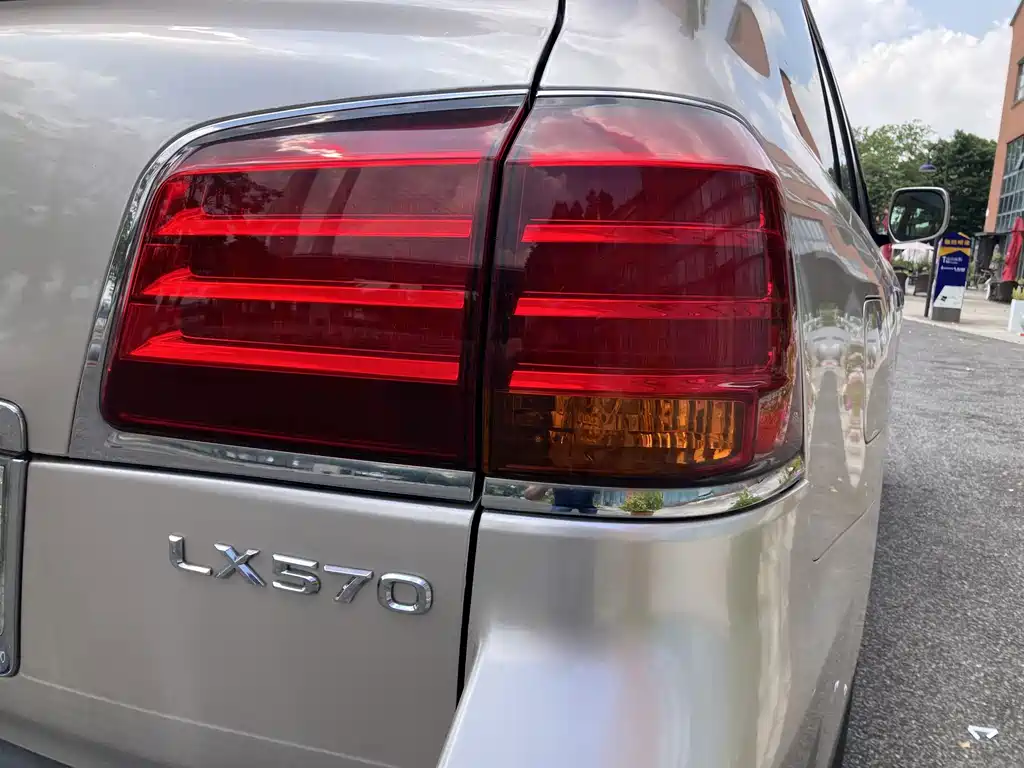 Lexus LX — миниатюра 23