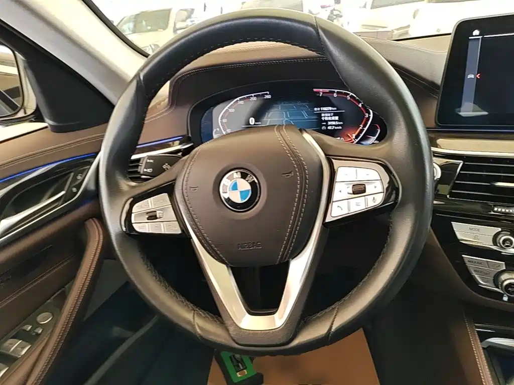 BMW 5 Series — миниатюра 11