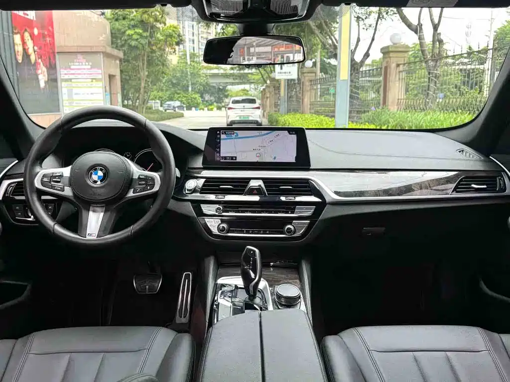 BMW 5 Series — миниатюра 8