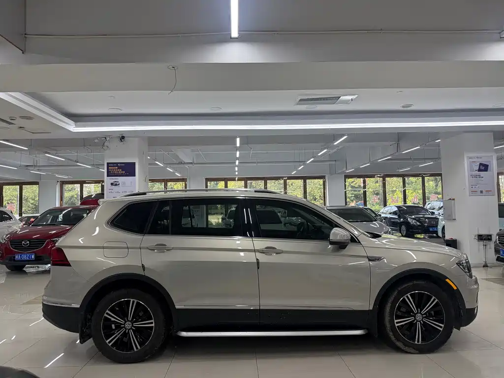 Volkswagen Tiguan L — миниатюра 7