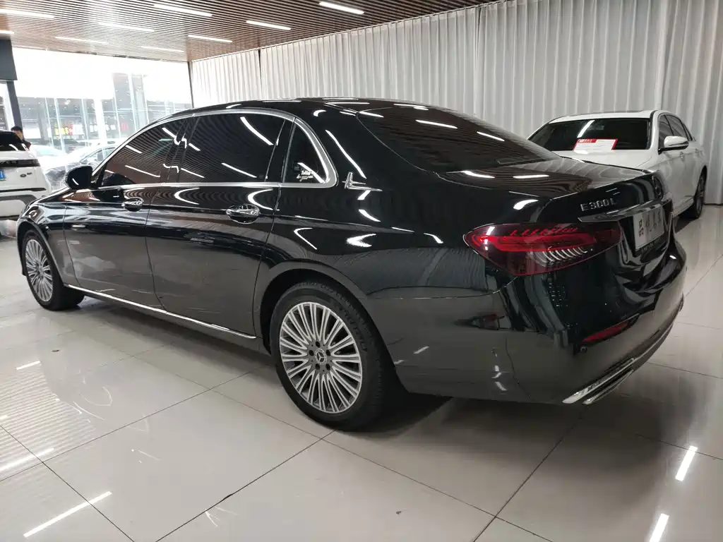 Mercedes-Benz E-Class — миниатюра 7