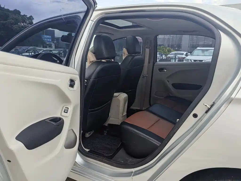 Citroen Elysee — миниатюра 8