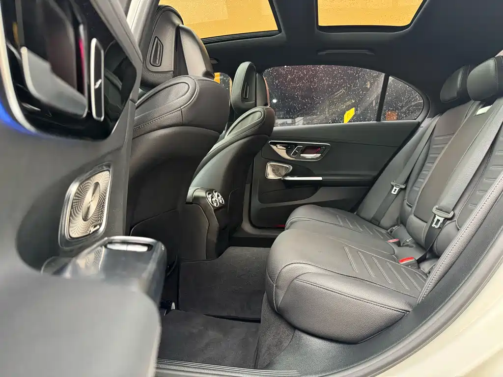 Mercedes-Benz C-Class — миниатюра 13