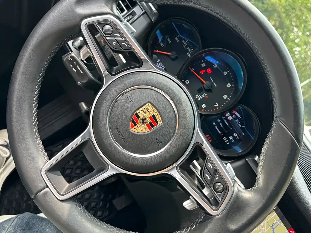 Porsche Macan — миниатюра 8